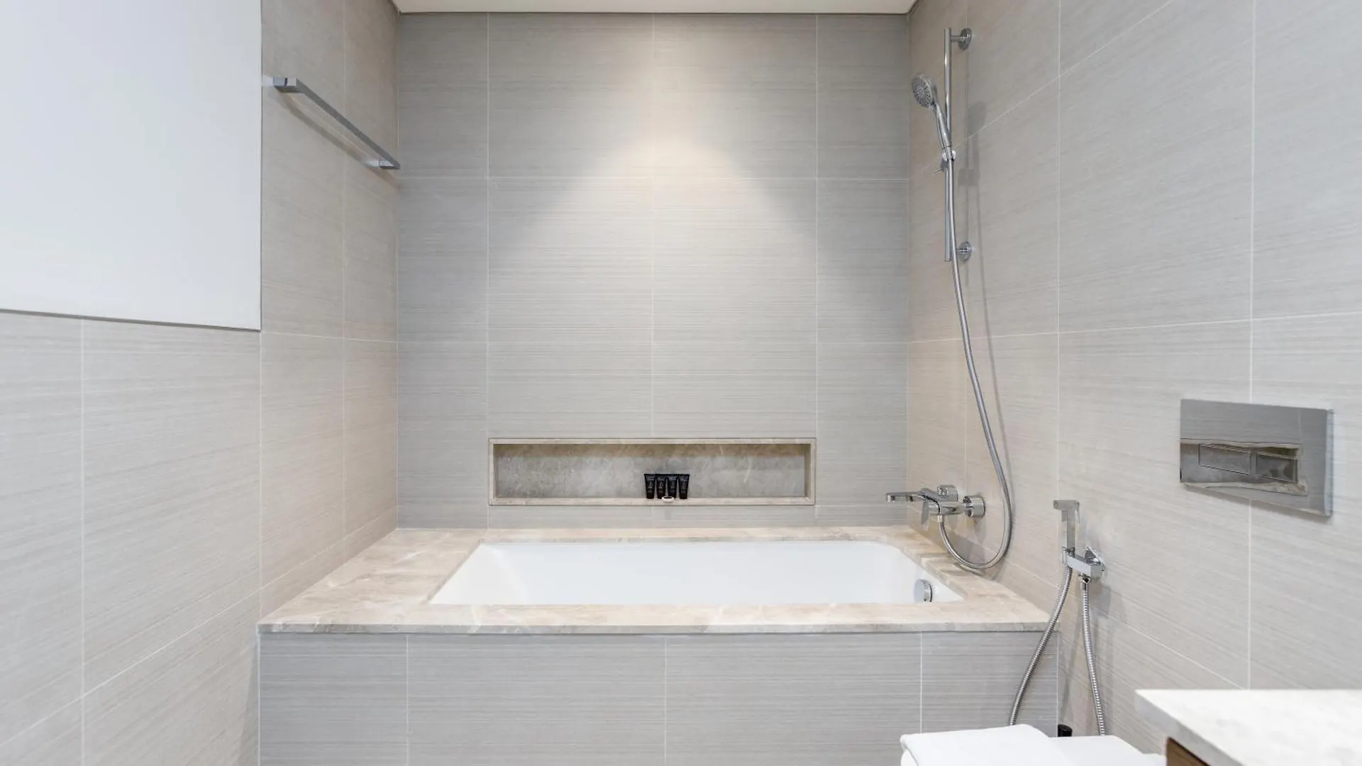 Brand New 1Br Apartment Near Burj Khalifa & Dubai Mall - Allsopp & Allsopp